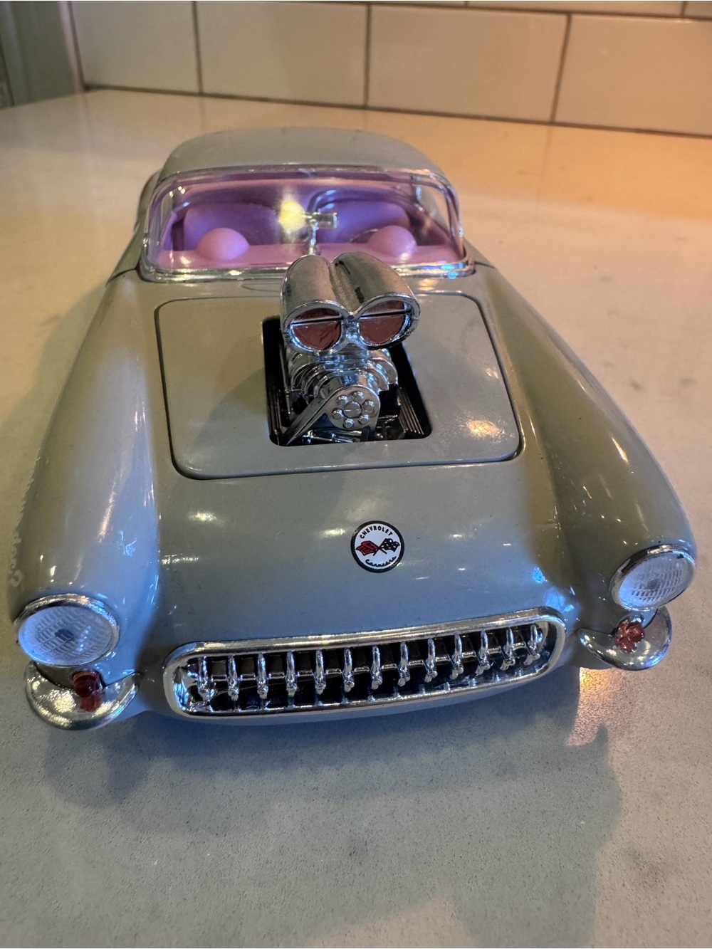 Jada ‘57 corvette ‘That’s all Folks!’ 1:24 scale die cast collector Car & Bunny - Picture 10 of 11